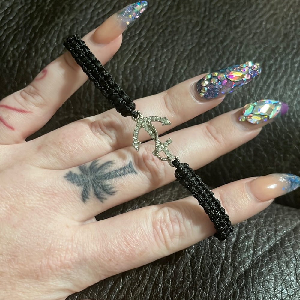 Anchor bracelet